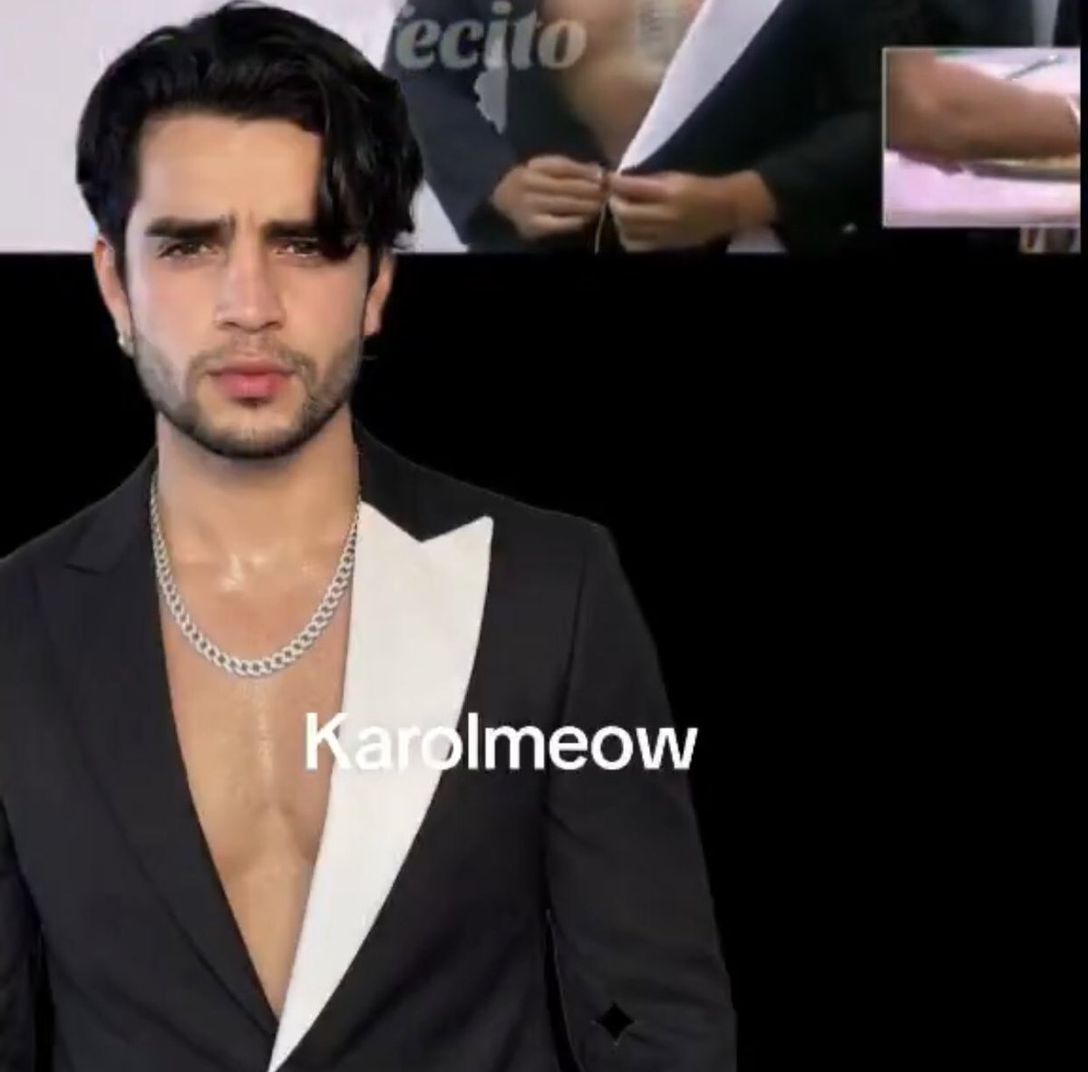 _alexialejandro's tweet photo. No hay comparación!😂
Ese Pérez, ni volviendo a nacer se vería mínimamente como el guapo, masculino y varonil de Aarón Mercury. 
No es la ropa, es la percha. Y Aarón nació con estilo, porte, clase, elegancia y belleza🔥

#LaCasaDeLosFamososMx 
#LaCasaDeLosFamososMéxico 
#LCDLFMX https://t.co/rHFaHPhB7M