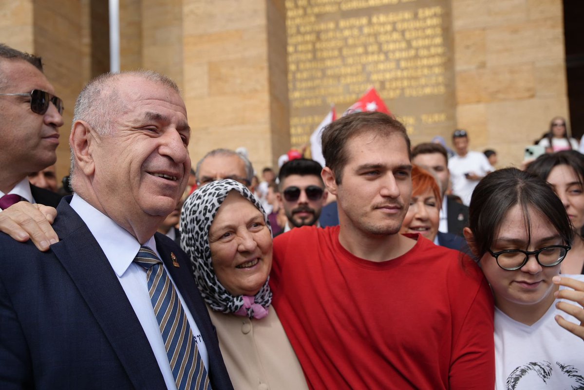 umitozdag's tweet photo. Kalbi Atatürk ile atan Türk Milleti var olsun!.. https://t.co/MFyMy2037z