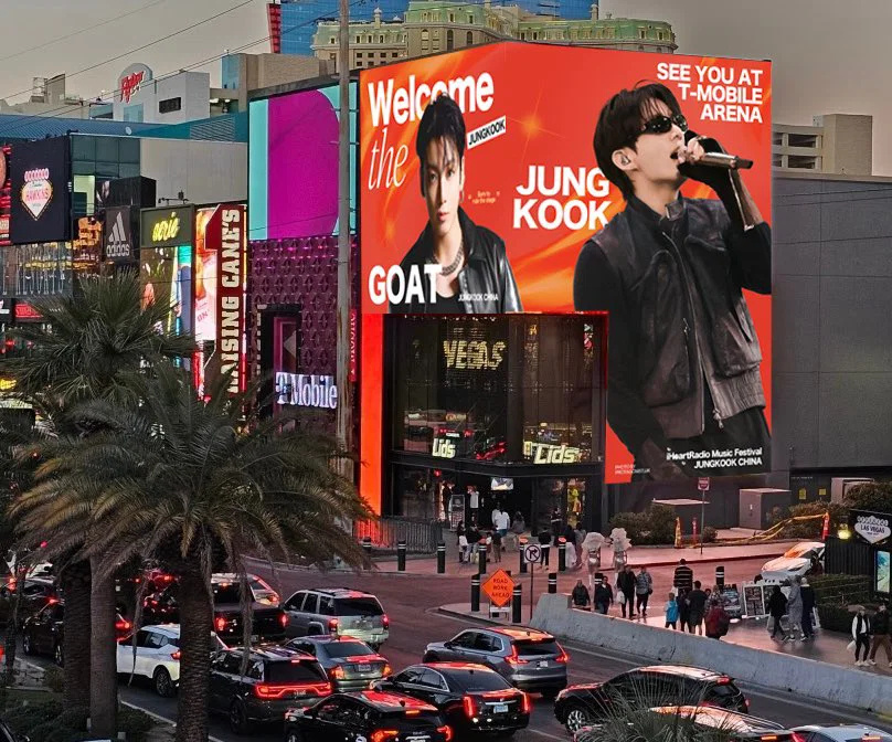 PopBeeee's tweet photo. 🎂 Jungkook's birthday this year just hit a whole new level of insane in China.

Sept 1 is JK's birthday, and the fan station "Jungkook China" alone has rolled out 41 parts of birthday tributes so far — turning what's usually a birthday shoutout into a full-blown festival. 🐰🎉
#JUNGKOOK_BTS #JUNGKOOK