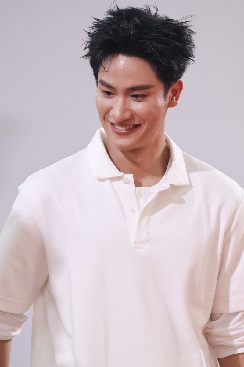 Sun_K2020's tweet photo. หล่อแบบ healthy
Multi Vibes Club by Centrum x Tay Tawan
#CentrumxTayTawan
#CentrumMultiVibesClub
#Centrum #CentrumActive
#Tawan_V https://t.co/TVbavBjHCY