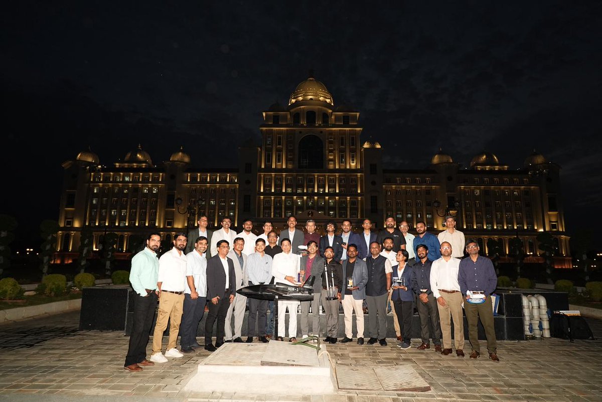 chiran333's tweet photo. Happy to have met the Honourable IT, Industries & Commerce Minister of Telangana, Shri Shridhar Babu Duddilla @OffDSB , on behalf of @CosmoserveSpace  along with 13 other space tech startups from Hyderabad.

Hyderabad truly has all the ingredients to become India’s leading space hub. Together, we proposed supportive mechanisms for the sector, and it was encouraging to learn that many of these are already under consideration by the government.

This meeting helped align user requirements with policy refinements, paving the way for stronger schemes to support innovation. We look forward to the upcoming announcements from the government.

A special thanks to IT Advisor to Government of Telangana, Shri Sai Krishna for facilitating this important dialogue between founders and the government.