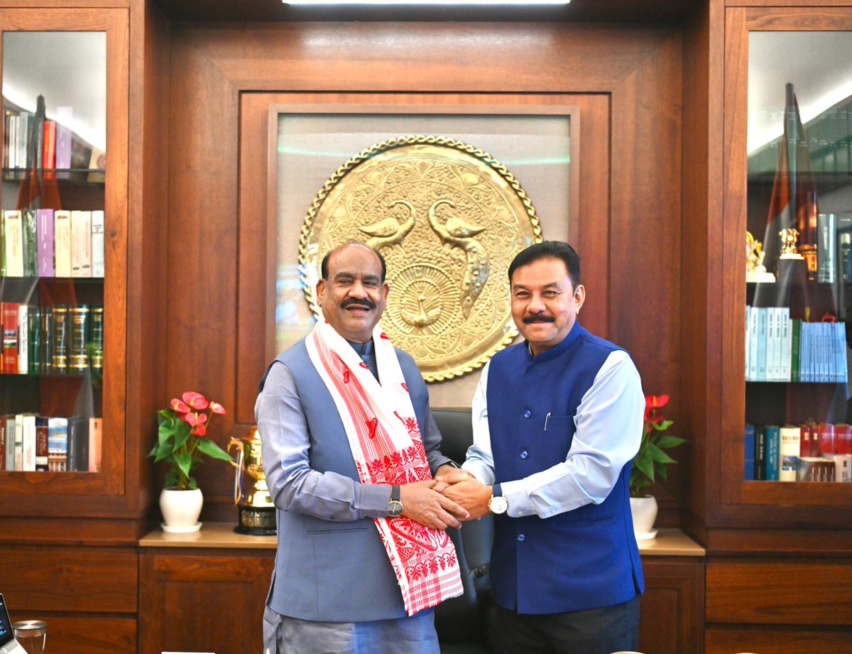 ombirlakota's tweet photo. असम विधानसभा के माननीय अध्यक्ष श्री रणजीत कुमार दास जी ने संसद भवन स्थित कार्यालय में भेंट की। इस दौरान उनसे विविध विषयों पर चर्चा हुई।
@RanjeetkrDass https://t.co/ywZpYBuM9d