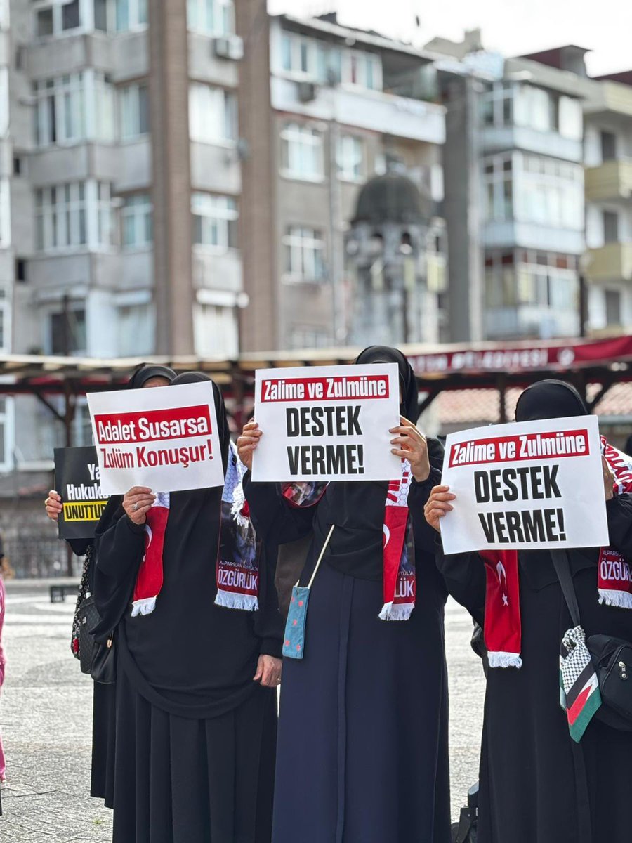 fharekeistanbul's tweet photo. İstanbul Furkan Hareketi olarak, hukuksuzca gözaltına alınan kardeşlerimiz için emniyet önündeki bekleyişimizi 14 saattir sürdürüyoruz.

Kardeşlerimizi alana kadar buradan ayrılmayacağız.

Emniyet Suçişliyor
DinDüşmanıKomite IşBaşında https://t.co/18BdibuRIG