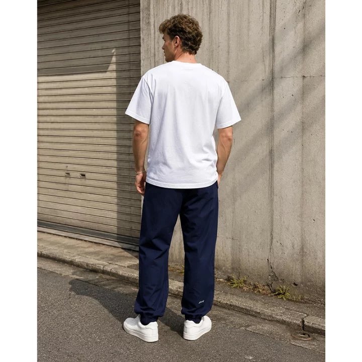 LAXNYSAMURAI's tweet photo. 新商品のLAXNYナイロンパンツ。

ウシオ社長からも
「これ送って」と連絡が。

軽くてラフに穿けるのに、
コットンタッチの風合いでスポーティーになりすぎない。

夏の終わりから長く使える一本です。

▼CHECK
🔗楽天：https://t.co/aTn5He0WH1
🔗Yahoo：https://t.co/lSTxf0LqML https://t.co/Ku3z5UWRzt