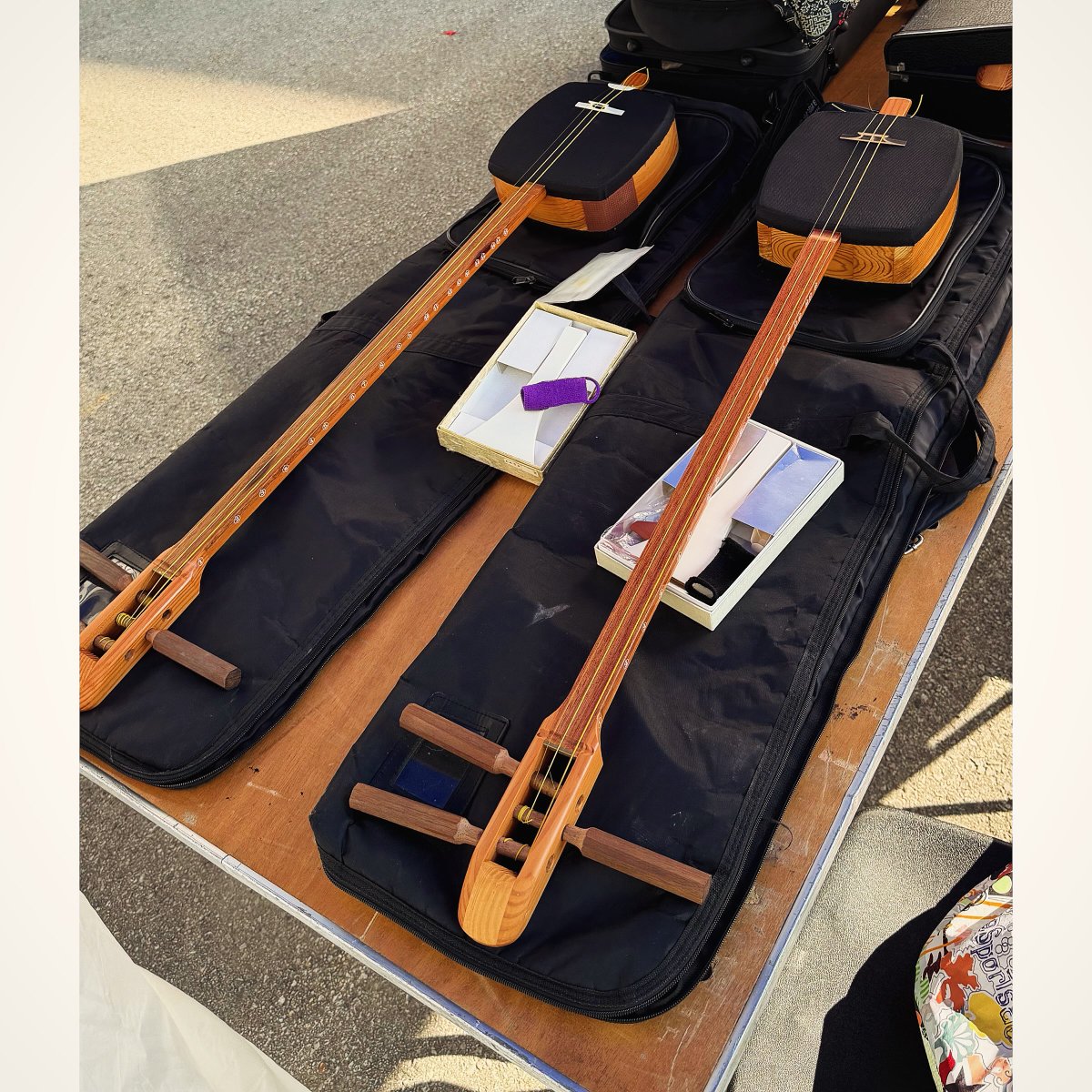 I3onusK's tweet photo. Just took a shamisen workshop, and it was incredible. I play some guitar, but the shamisen is a completely different challenge. Learning with that huge pick was unforgettable. Arigatō gozaimasu, @festivalmatsuri! I’ll be back next year. https://t.co/gEh6jvQL7N