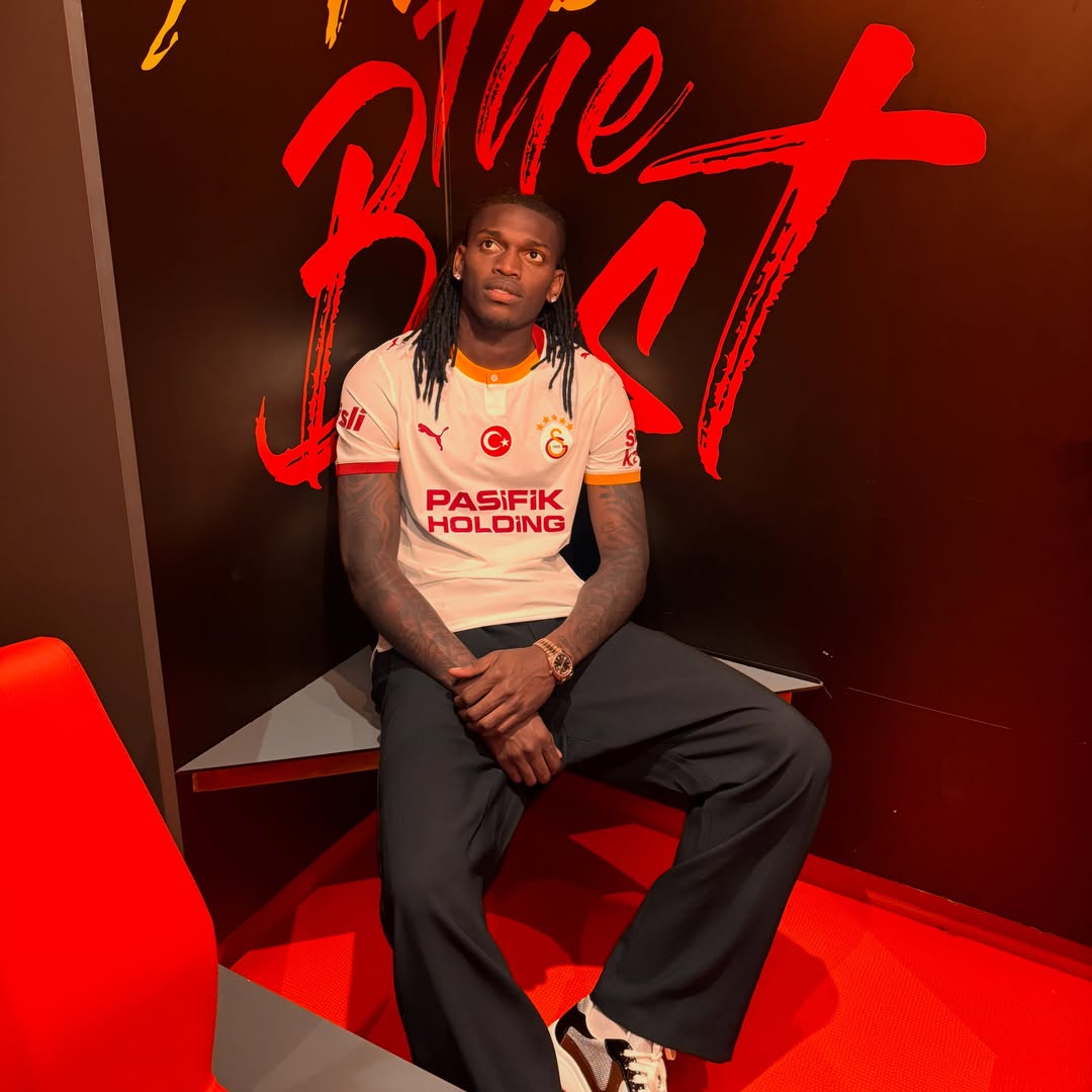 lemarcaspors_'s tweet photo. Galatasaray'ın beyaz formasıyla Rafael Leao 🦁 https://t.co/ID71xWSvO3