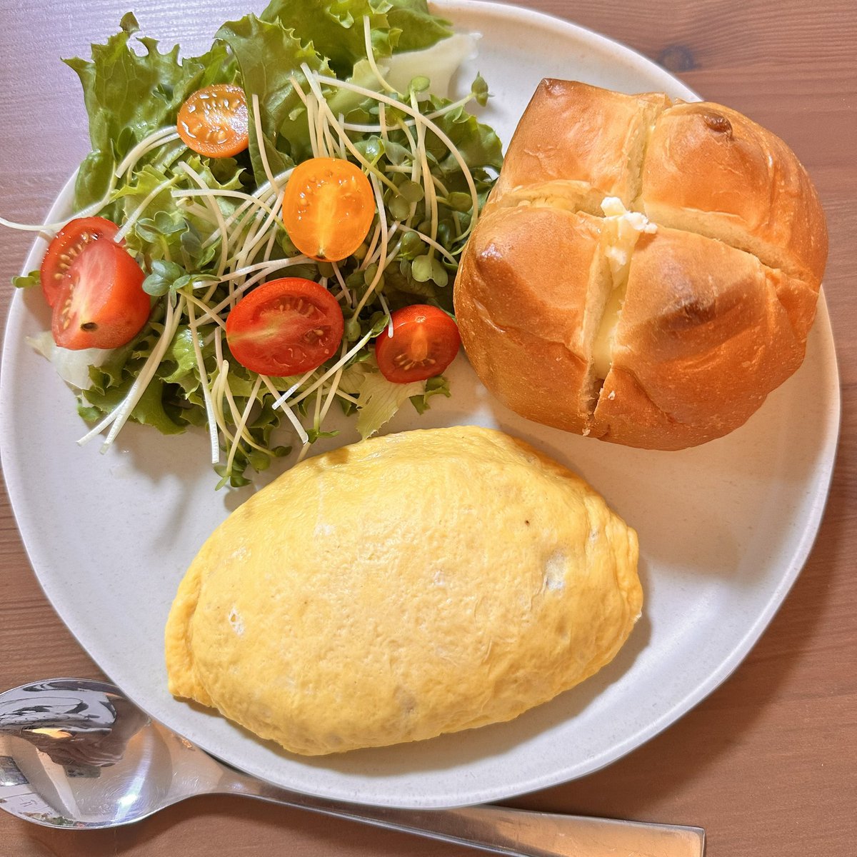 kyo_mamba_8_24's tweet photo. ラケルさま（ @RAKERU_Omurice ）のCP
に当選してオムライス＆ラケルパン
いただきました🍳🍞

オムライスはチンするだけ✨
パンは軽くチンしてトースターで
温めるだけでお家でラケルが
楽しめる嬉しいセット🫶

オムライスは卵はフワッと
中にはたっぷりのモッツァレラが
入っていて美味しい🤤💓

👉 https://t.co/HRuYp74Q60