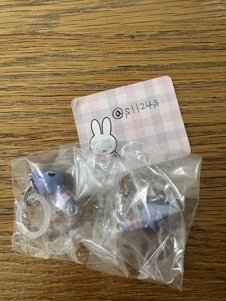 s1124s's tweet photo. どうぶつの森　つながリングチャーム
ガチャ　交換

譲:ブーケ×2
求:ゆきだるま×2

郵送交換希望です！☃️ https://t.co/YWea8TVRUx