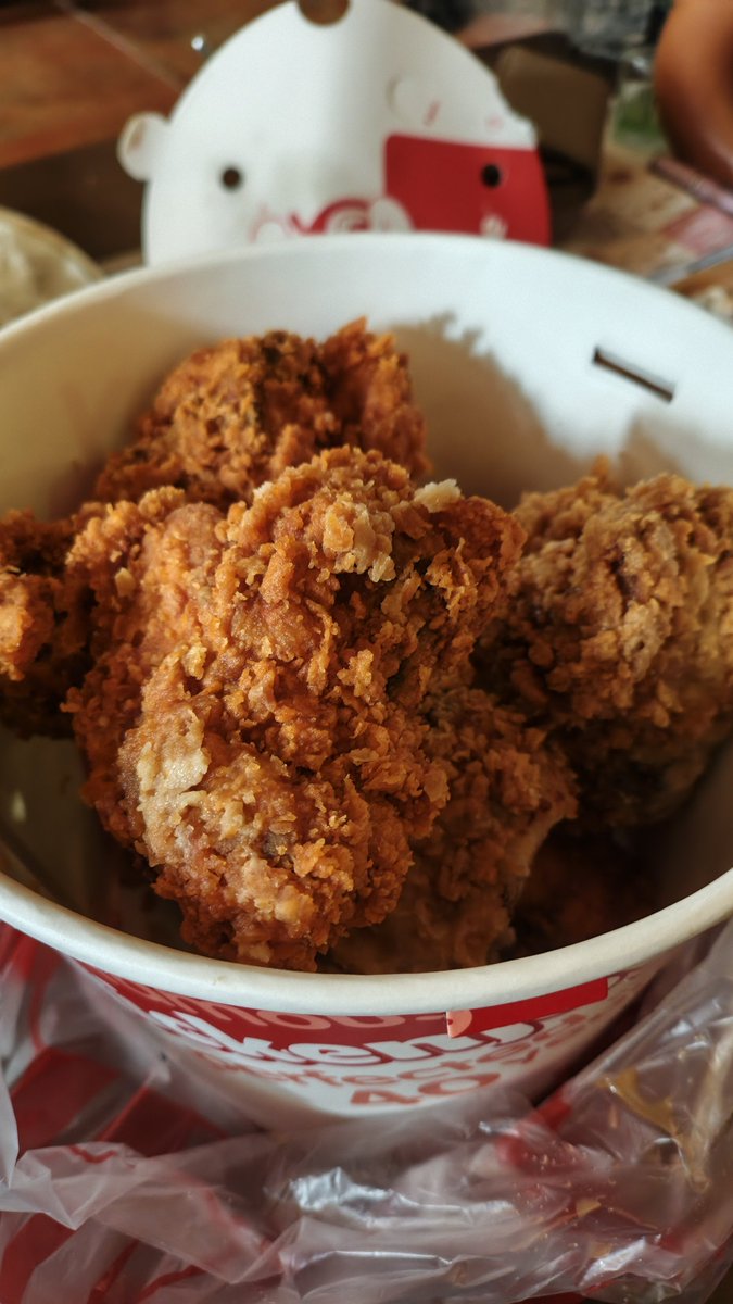 Lyronne37's tweet photo. Original and Spicylicious chickenjoy,Home delivery muna dahil Holiday🍗😋
#JolliFAM #AlexaIlacad https://t.co/nv1iYen2Kn
