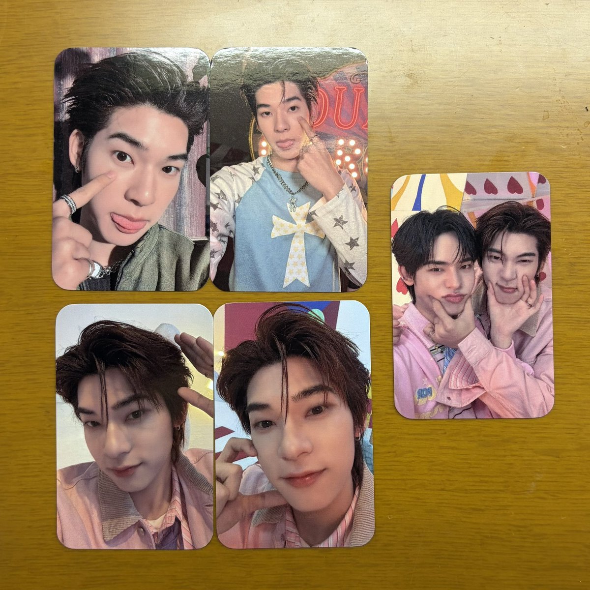 ot__noh's tweet photo. DUANG GO ROUND RANDOM PHOTOCARDS トレカ DWY DMD 交換

【譲】画像1,2 TeeTeePor  TheeWave

【求】画像3,4以外のOtto or NorthOtto

A,B異種⭕️（B > A）
郵送📮での交換
今現在買取は求めておりません🙇🏻‍♀️
お気軽にお声がけください🎀*ﾟ
 #DMD交換 https://t.co/rQs66Fmyrl