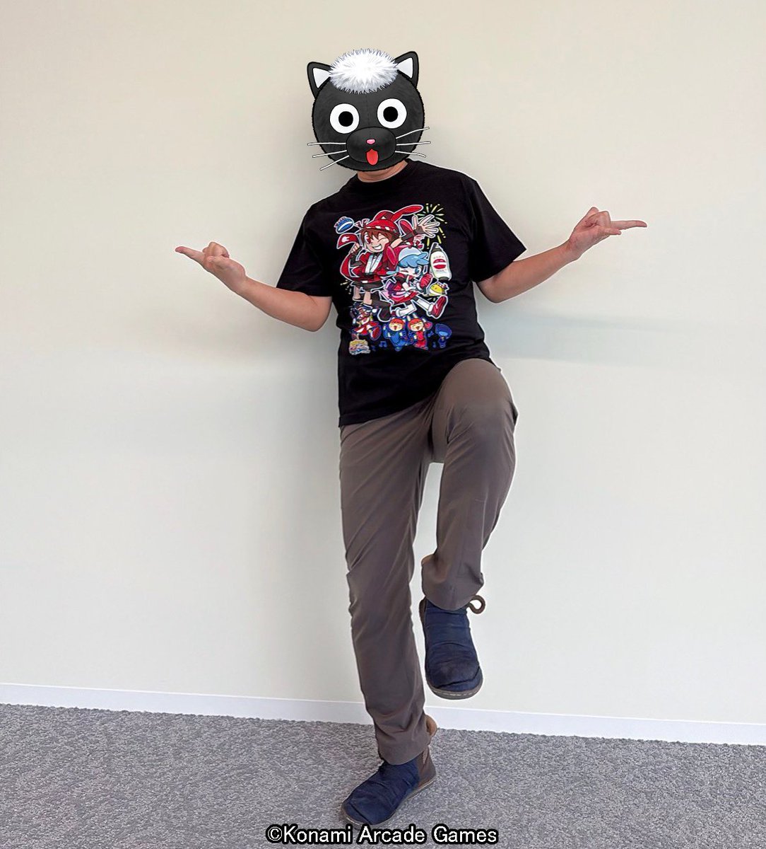 BEMANI_FanSite's tweet photo. BEMANI Fan Site担当です₍ᐢ. ̫.ᐢ₎🎵

今回は9月2日より開始予定の「BEMANI DAISUKI キャンペーン2026」にて交換可能なオリジナルTシャツのご紹介です！👚🎵

つづけてwacさんに着用いただきました！pop'n musicらしい元気いっぱいのイラストです🥺 ✨

詳細はこちら
https://t.co/AqvBM7jcyO https://t.co/QGypbHWHOv