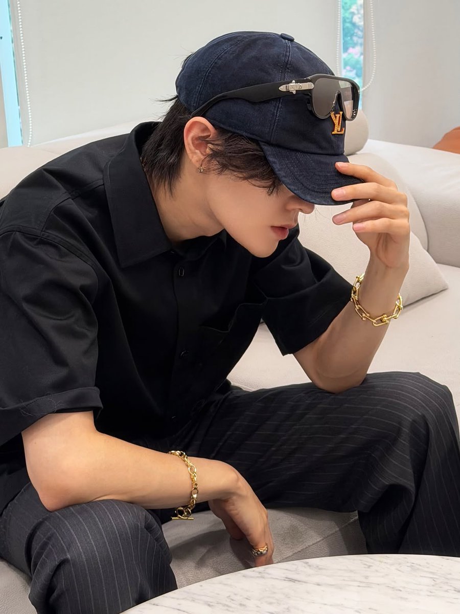 baibuacotton's tweet photo. โหหหห ยูตะ คือให้เลยลุคนี้ 100/10 หล่อมากๆๆ😭😭😭 https://t.co/JUfW02tkIo
