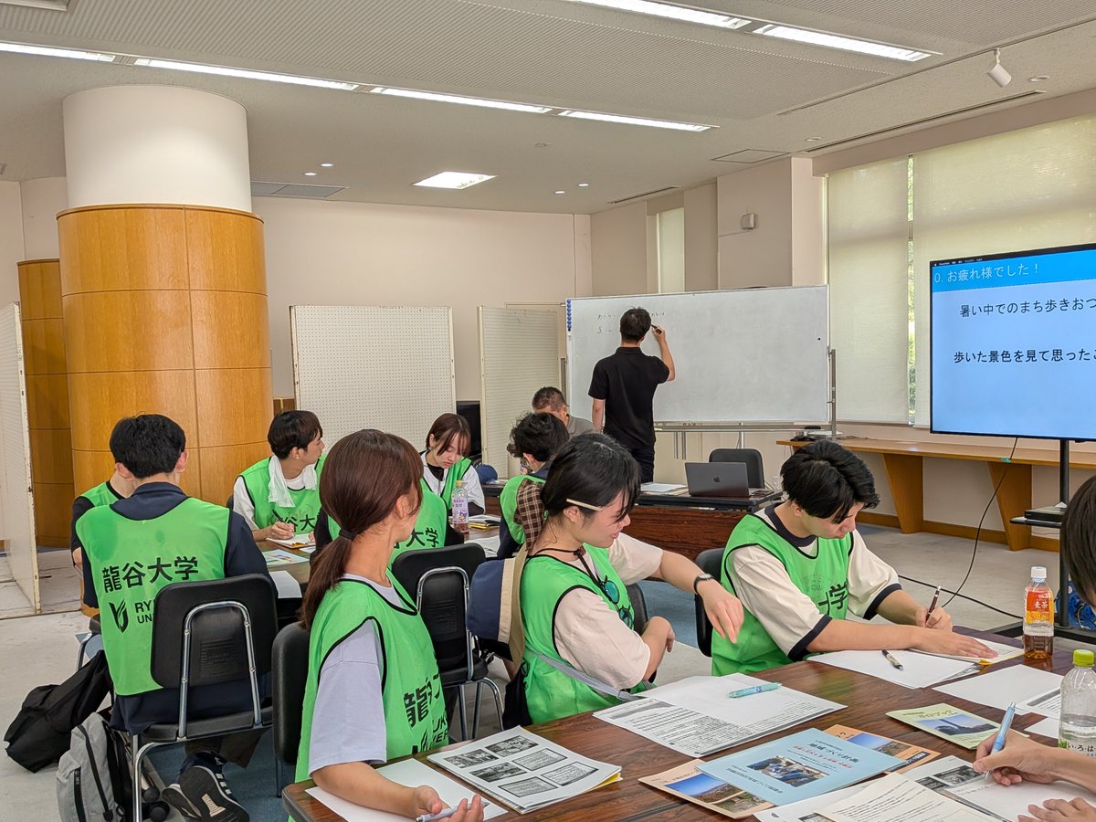 ryuvnc's tweet photo. 【能登復興支援V 1日目】

本日(8/31)は14時に七尾市田鶴浜地区に到着し、田鶴浜の地域おこし協力隊をしている卒業生の案内でまち歩きをしました。町の歴史や発災時のことなどを歩きながら聞き、コミュニティセンターで、対話の時間を持ちました。この対話での気づきを明日の活動につないで行きます https://t.co/H8YFQDDvG3