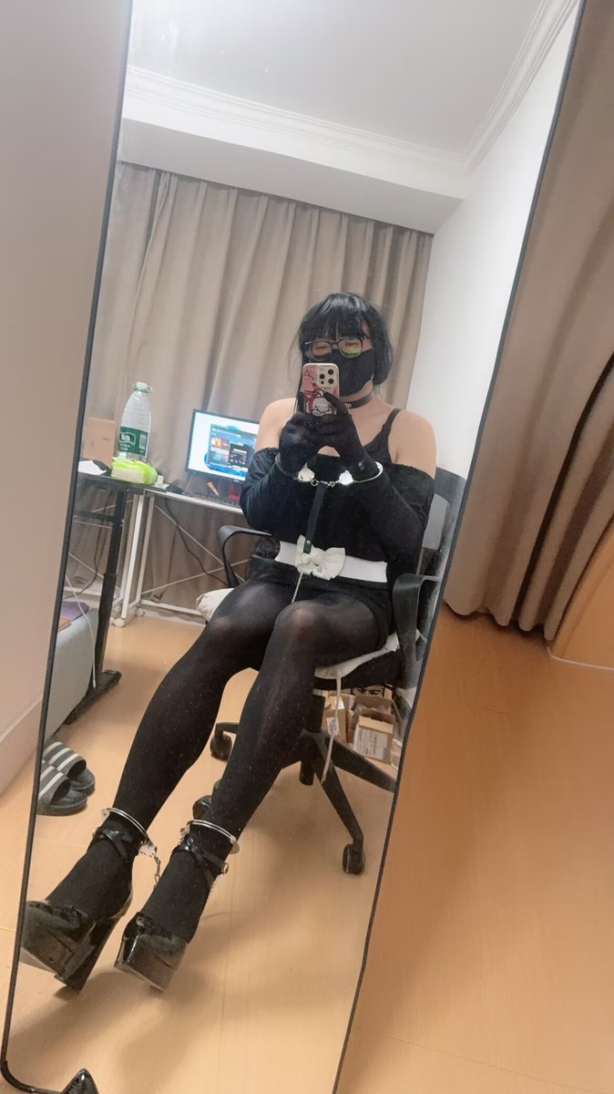 sad212334's tweet photo. @jyd52018 上海cd找可以一起玩的同好，最好可以帮我化妆hh https://t.co/DRjkxK4vzj