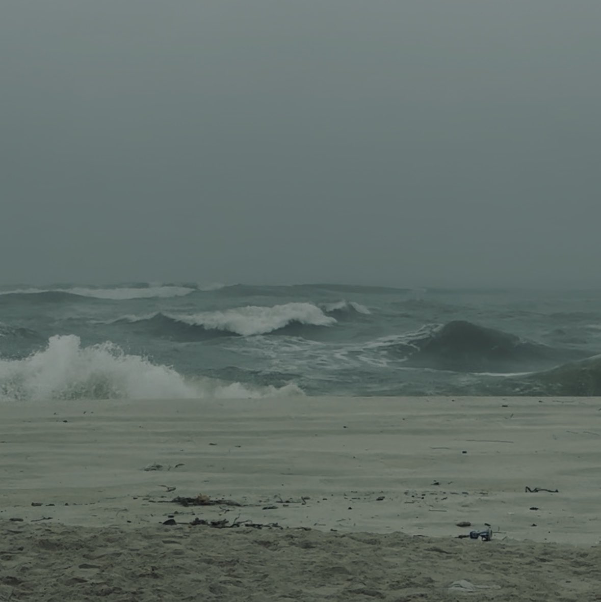 comfyZ0N3's tweet photo. Late August moods. 🌊🌧️ https://t.co/N0WbTwkU5g