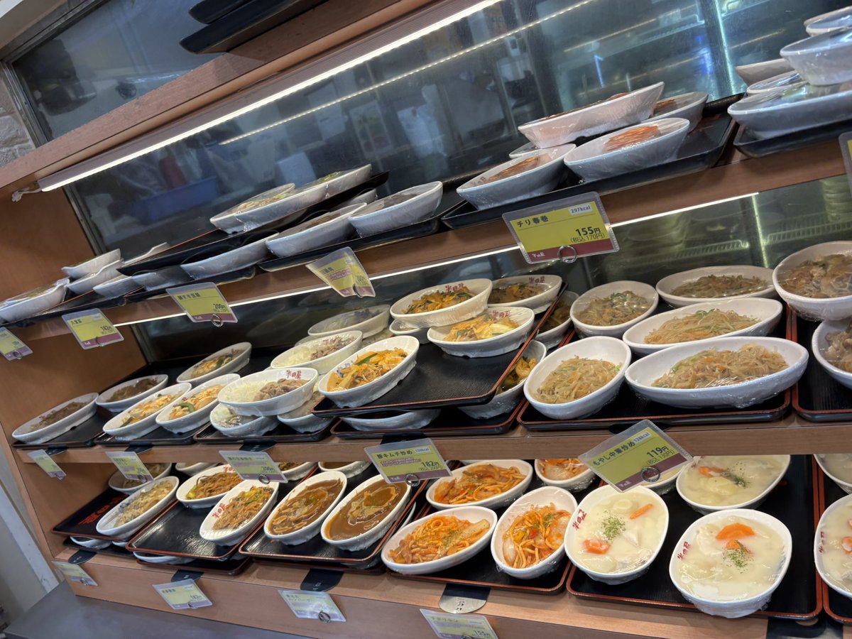 marumarustar's tweet photo. 安い！安い！やすーい！
これが今の時代の店なのか！？
めちゃ買ったのに1050円🤣

味付けは普通に好き！
特別に美味しいとかではないけど、普通に美味しく食えてこの価格はヤバい！
なんなら個人的にラーメンはこういう味が好き！
ご馳走様です😊
仙台に来たら是非！庶民の味😊サイコー
#仙台
#半田屋 https://t.co/fjffJFbHJP