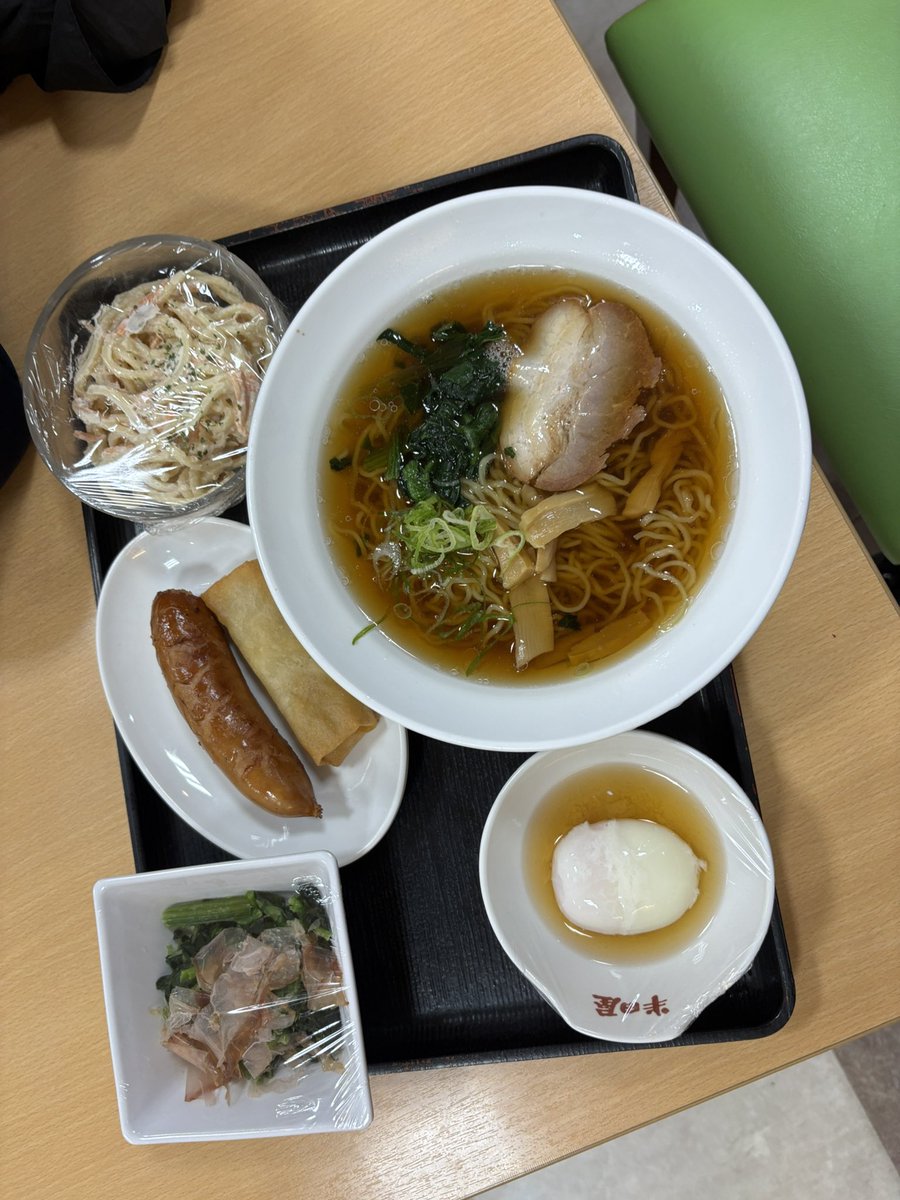 marumarustar's tweet photo. 安い！安い！やすーい！
これが今の時代の店なのか！？
めちゃ買ったのに1050円🤣

味付けは普通に好き！
特別に美味しいとかではないけど、普通に美味しく食えてこの価格はヤバい！
なんなら個人的にラーメンはこういう味が好き！
ご馳走様です😊
仙台に来たら是非！庶民の味😊サイコー
#仙台
#半田屋 https://t.co/fjffJFbHJP