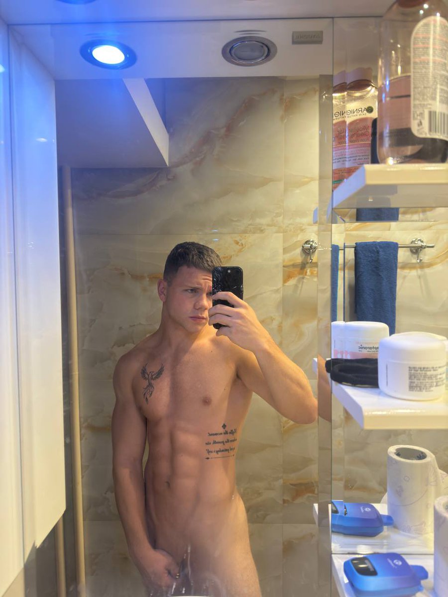 LuxuryBoy_69's tweet photo. I already want to use you as my milk deposit 😈 https://t.co/M0rfOfcq7n
