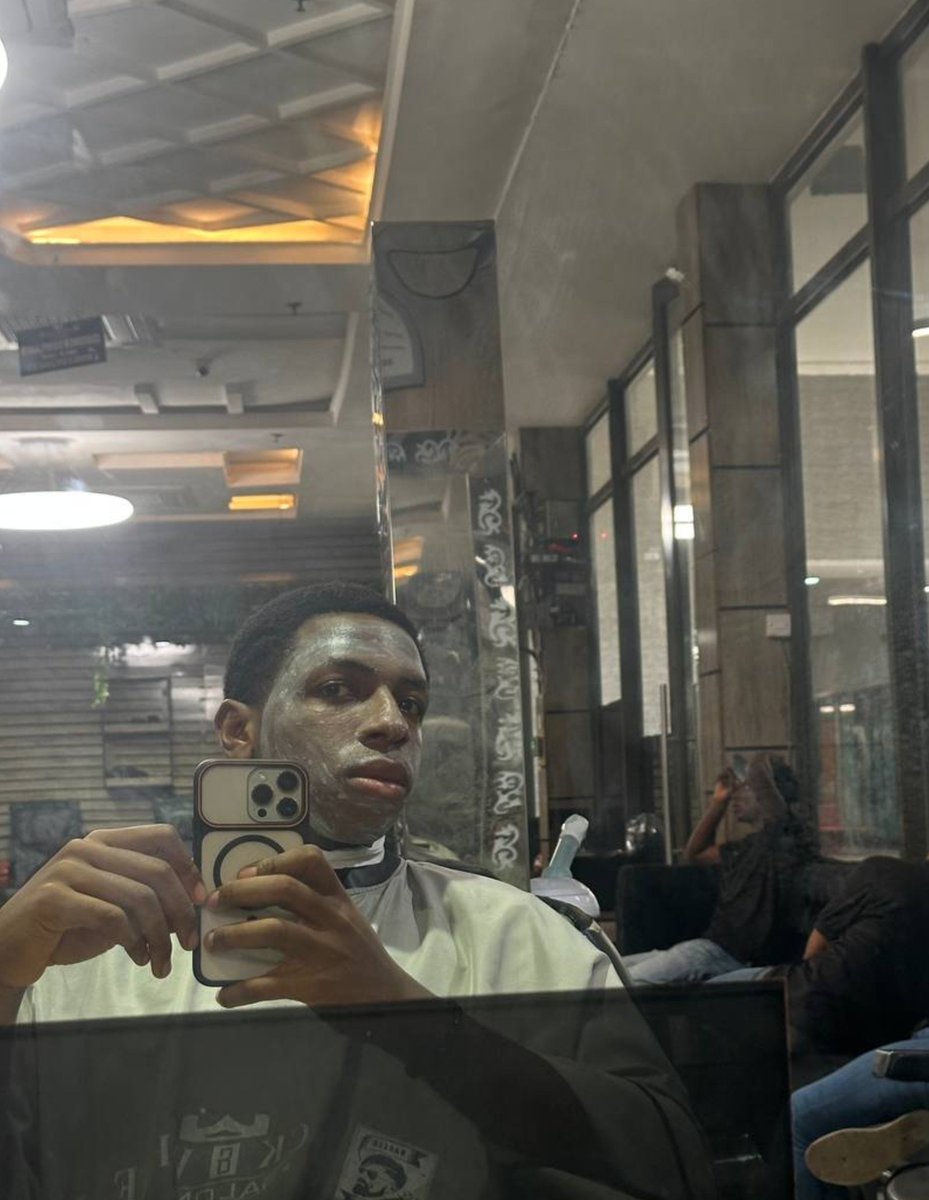 CoachDavid01's tweet photo. Look, let nobody deceive you in 2026, 
MONEY CHANGES PEOPLE !!!

One year ago, I couldn't even sit here doing this. Many people will call it irrelevant or waste of money till they have the money to afford those things comfortably 😄 

Like, money can make you lazy tho 😜 
 
When you have money, you will want to use money to achieve things easily which will save you so much time. 

If someone told me I will do things I'm doing now, I wouldn't believe it and it's all because I can afford the money to do some of these things now.