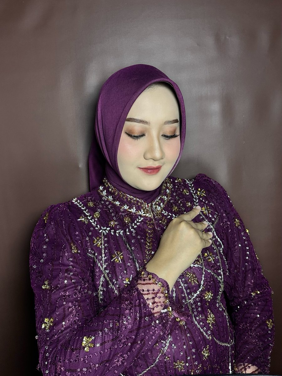 sm_benz's tweet photo. Foto ijazah dengan makeup flawless untuk tampil percaya diri di momen spesial. Makeup wisuda, prewedding, lamaran, wedding, party, dan photoshoot. https://t.co/l4emcmObsg