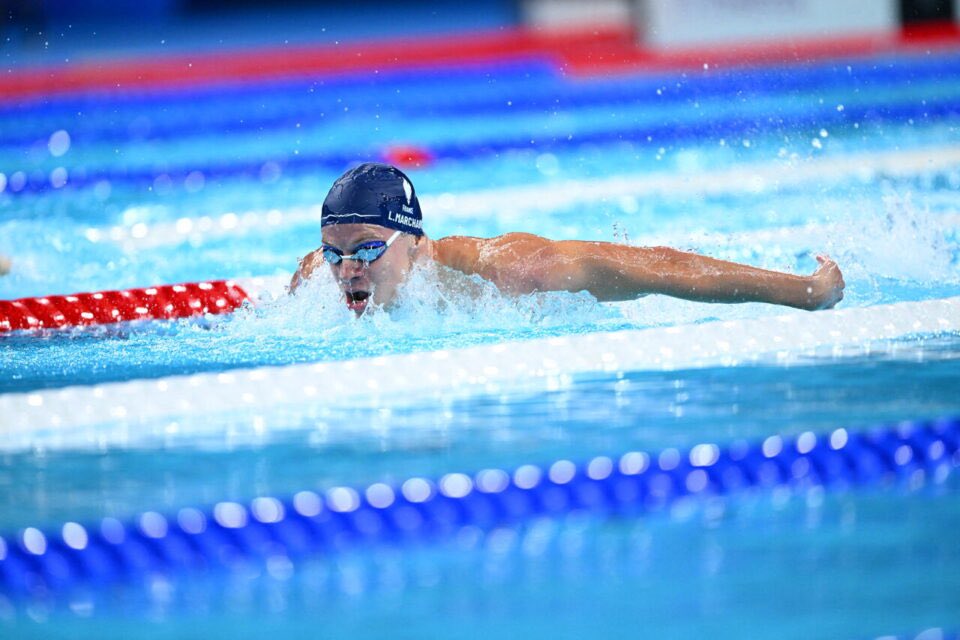GuillaumeAuda's tweet photo. Un entretien à écouter ce lundi ? Celui que donne @leon_marchand à @franceinter. Au firmament olympique et européen, le nageur ne rêve pas forcément d'Or. Il se raconte sans détour et dit l'intensité du très haut niveau. Quand ça brûle en plein effort. Mon extrait préféré 🔉⬇️ https://t.co/k15e2F5cRh