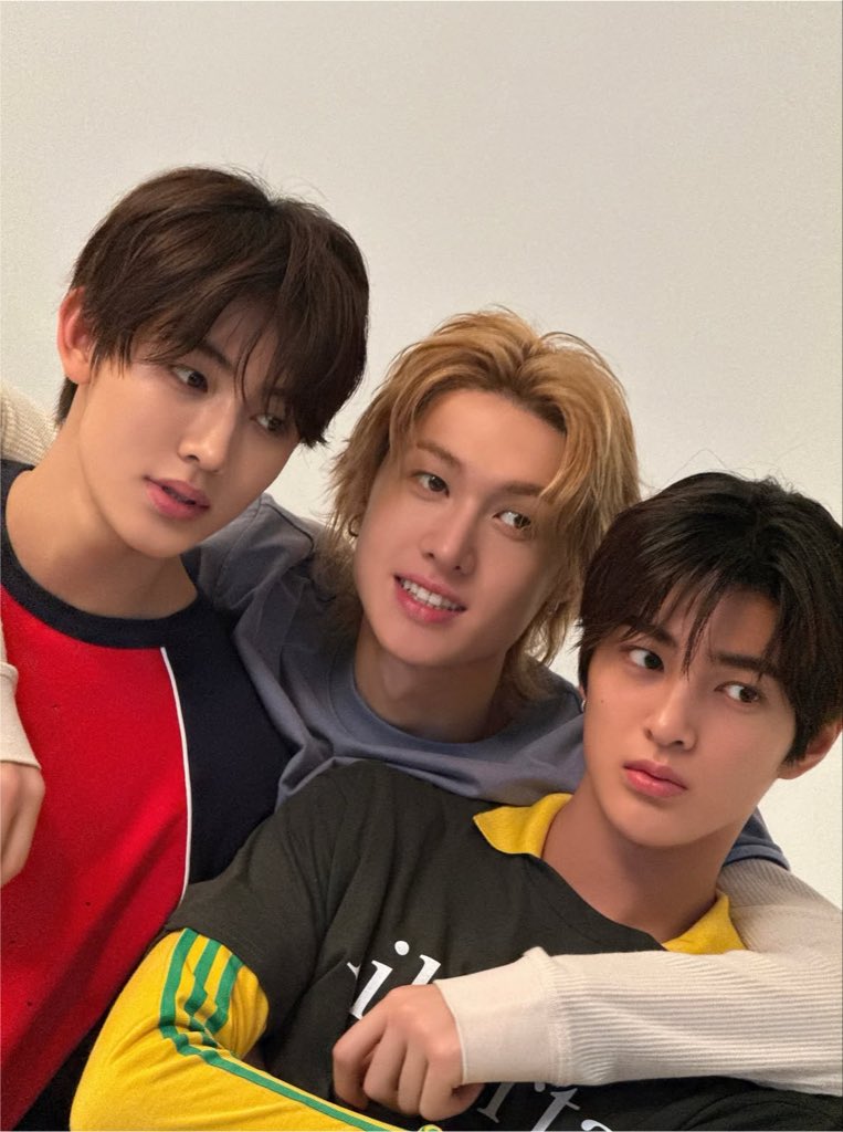 mrtinkitty's tweet photo. this being the official unofficial maknae line https://t.co/RXLjDq2KT0