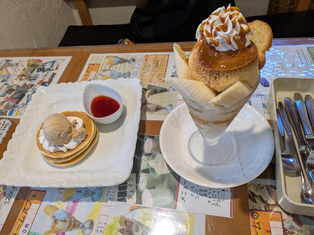 NushiShin's tweet photo. 8月も終わりですね。娘と甘いもの…
クロンボさんへ
＃喫茶店　＃パフェ https://t.co/bklxsAex2j