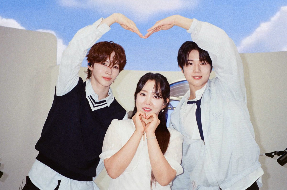 M2MPD's tweet photo. 필름카메라로 기록한 8월의 추억📸 9월에도 쭈욱 엠투와 함께해요❣ #8월의엠투 #M2film #우쥬레코드 #윤하 #코이키즈 #YOUNHA #KO1KEYZ #コイキーズ @younhaholic @KO1KEYZofficial https://t.co/TJY4SnyP7M