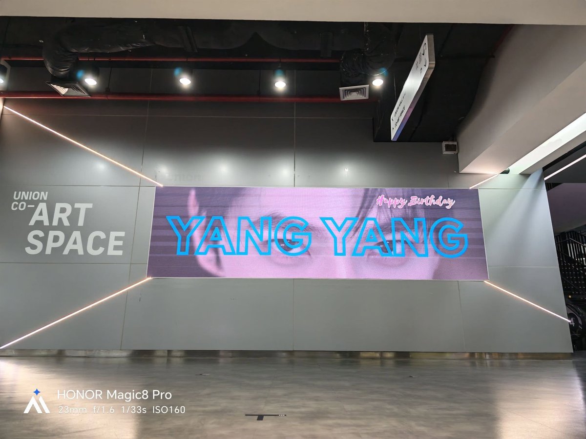 yychoops09's tweet photo. น้ำตาจะไหล สวยมากอะ 
LED digittal Signese ที่ ยูเนี่ยนมอลล์ฉลองวันเกิด 
📌​สถานที่ ยูเนี่ยนมอลล์  : Digital Signages 
วันที่เผยแพร่ : 31/8/69 - 6/9/69 Spots/Slot : 30 Sec. 66 Loops/Day 
ไปเก็บภาพกันได้นะคะ #yangyang #yangyang杨洋 #หยางหยาง #杨洋 #양양 #ヤン・ヤン https://t.co/UxogrSK5a8