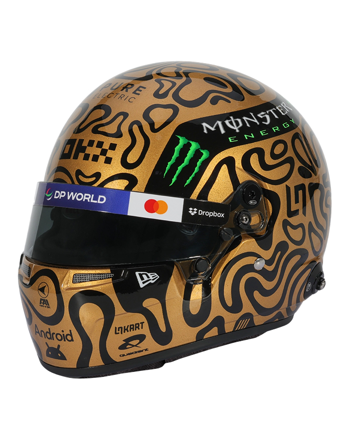 eurosports_shop's tweet photo. 栄光のゴールドに輝く、F1ワールドチャンピオン記念ヘルメット👑

#ノリス 2025年 #ワールドチャンピオン #マクラーレン ヘルメット by #BELLHelmets 1/2スケール

https://t.co/ax2HJhFzI6
#f1jp https://t.co/w4jW8ApioC