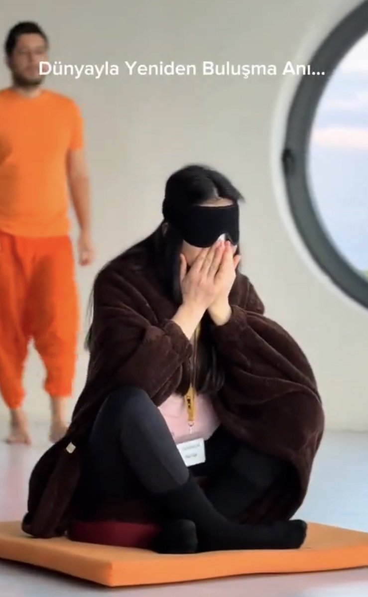 finansalozgur1's tweet photo. Valla dünyanın en iyi iş fikri olabilir.. Yatırım maliyeti de düşük, sadece bir havlu ve birkaç göz bandı alarak yarın başlayabilirsiniz.. https://t.co/sZxJ15px8s