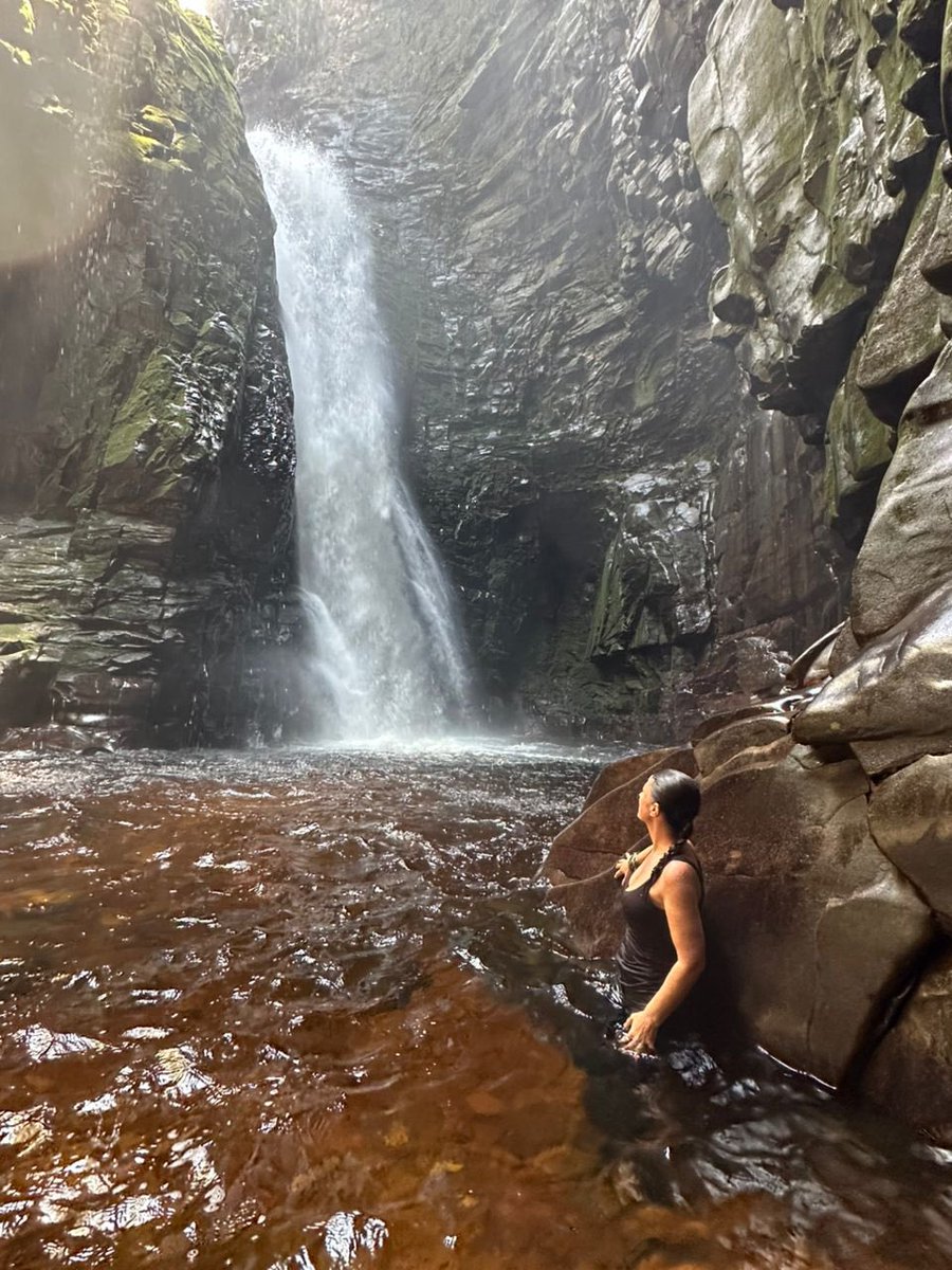 Macarena_Olona's tweet photo. 📍Canaima, Venezuela.

Nunca había roto a llorar por la belleza de la naturaleza. Hasta hoy. El Salto Ángel, la cascada con la mayor caída vertical ininterrumpida del mundo, los paisajes que inspiraron películas como Up y Avatar. El paraíso en estado más salvaje.

Venezolanos, alzad con mucho orgullo vuestra bandera. Venezuela no se visita, se vive 🇻🇪

Hasta muy pronto, con mi corazón en vuestras manos. Volvemos a casa 🇪🇸