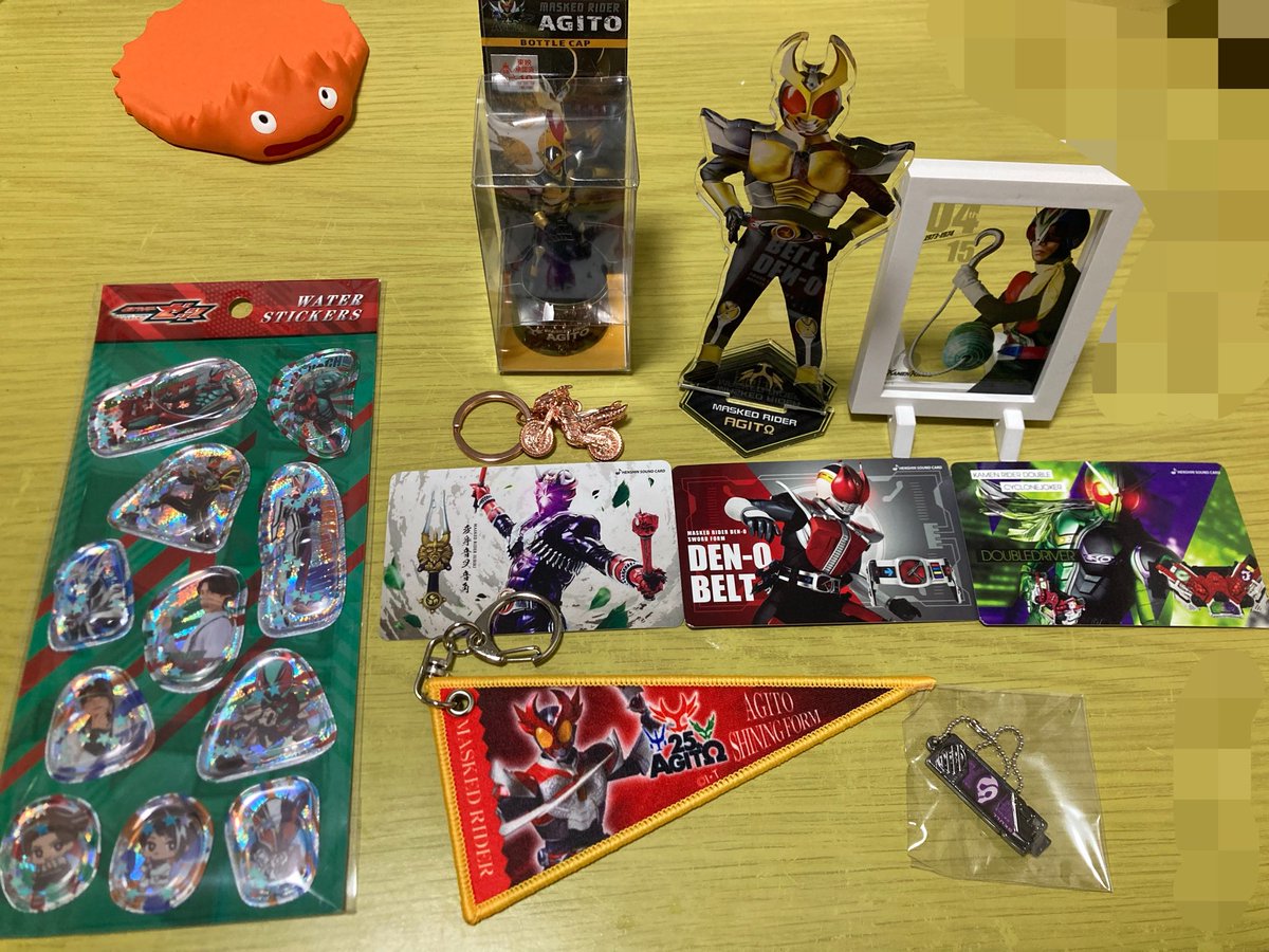Izuminmin_026's tweet photo. 仮面ライダーストア最終日行ってきましたよォォォ！！
フォトフレームはライダーマンが当たり、ガイアメモリはスカルが当たりましたよぉ💖💖✨️
アギトのベルト買いたかったーーー😫

カルシファーと目が合う https://t.co/i5lfchtAfg