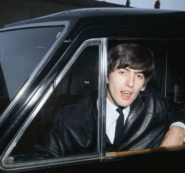 BeatlesArchive2's tweet photo. George Harrison, Porstmouth, 12th November 1963.
📷 Charlie Ley https://t.co/BJl2c8rLkg