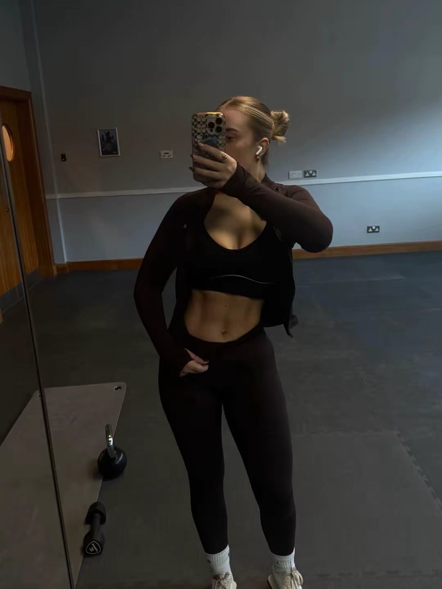 ChloeeAlex92's tweet photo. Wishing I was working out rather than working 🫠 https://t.co/xmhGCfWPJz