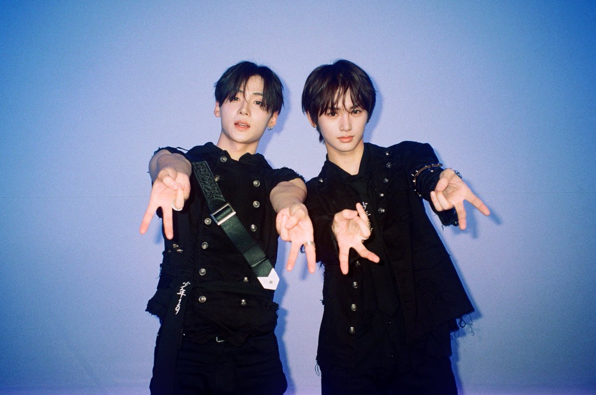 M2MPD's tweet photo. 필름카메라로 기록한 8월의 추억📸 9월에도 쭈욱 엠투와 함께해요❣ #8월의엠투 #M2film #릴레이댄스 #ALPHADRIVEONE #알파드라이브원 @ALD1_official https://t.co/xWv3jqKyqE