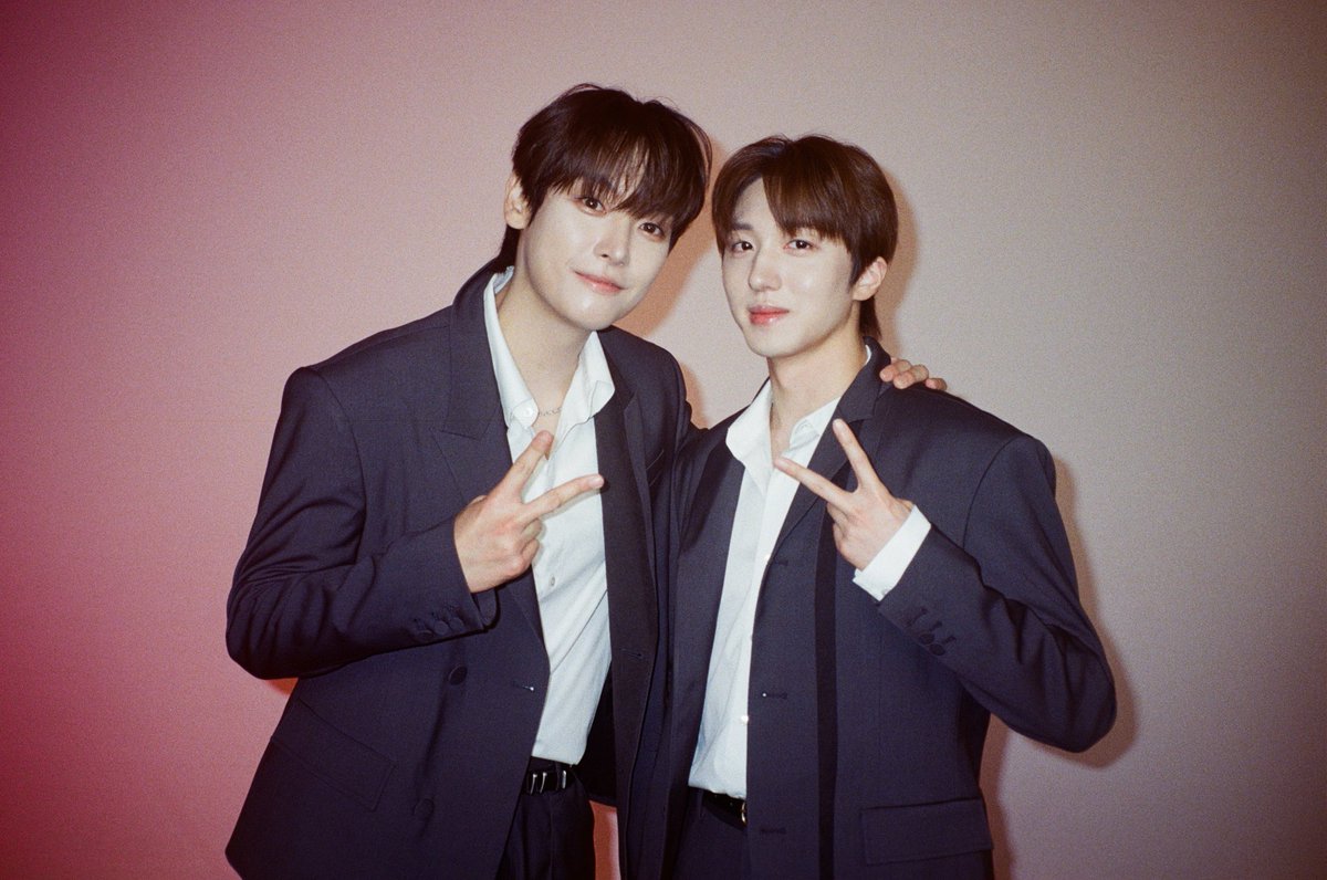 M2MPD's tweet photo. 필름카메라로 기록한 8월의 추억📸 9월에도 쭈욱 엠투와 함께해요❣ #8월의엠투 #M2film #릴레이댄스 #SF9 #에스에프나인 @SF9official https://t.co/SXi1QqhmMu