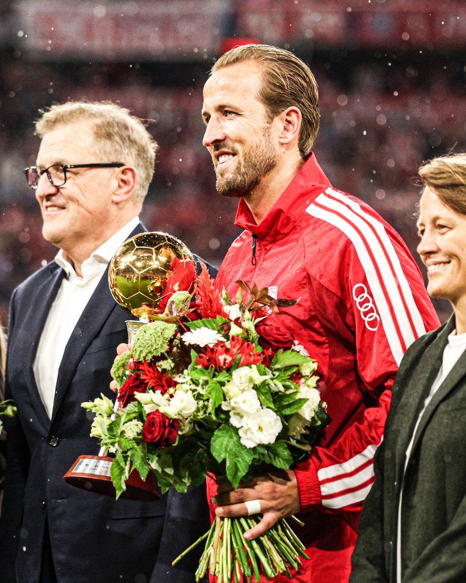 footballontnt's tweet photo. Harry Kane received Germany’s footballer of the year award this weekend. He becomes the first English player to win the award 🏆 https://t.co/ErigBSCudW
