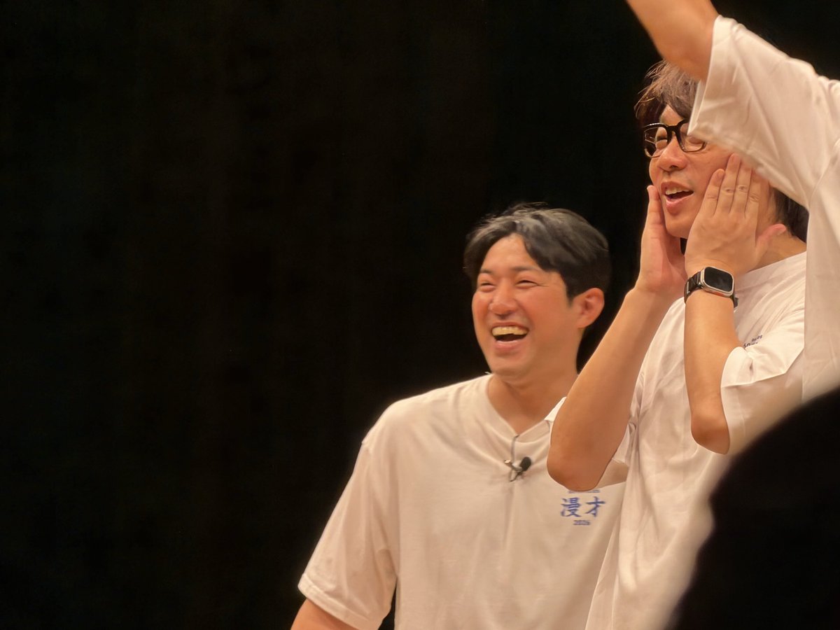 mtmt_120328's tweet photo. 素晴らしい笑顔のお兄ちゃんと、可愛らしい文田さんです
広まれー！ https://t.co/StsnJogltN