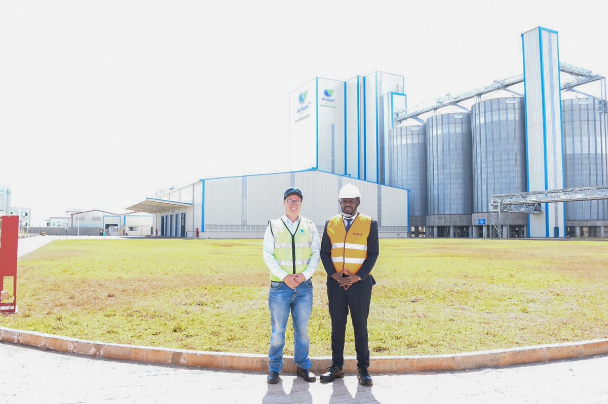 PSAhassan's tweet photo. President Ruto @WilliamsRuto  national feed strategy is to address 60% animal feed deficit and 70% imported inputs for animal feed manufacturing. We continue to attract private investment to narrow the deficit. 

Together with the General Manager of Netherlands Business Hub, Yvonne Oerlemans and Netherlands Invest International,  we visited De Haus, a $ 23 Million Dutch Animal Feed Manufacturing Investment in Machakos County, enabled and faciliated to operate this year creating over 150 Jobs at only 10% utilized installed capacity. 

As investment expands towards full production, there is significant potential for more jobs. This is a reflection of improving investment climate and business environment. The Government remains committed to working closely with investors for business growth.@GovLeeKinyanjui @StateHouseKenya @jmueke @NLinKenya @Livestock_Dev @Investment_Ke @InvestKenya_ @epzakenya @SEZAuthority_ke @KDC_KE @MITIKenya