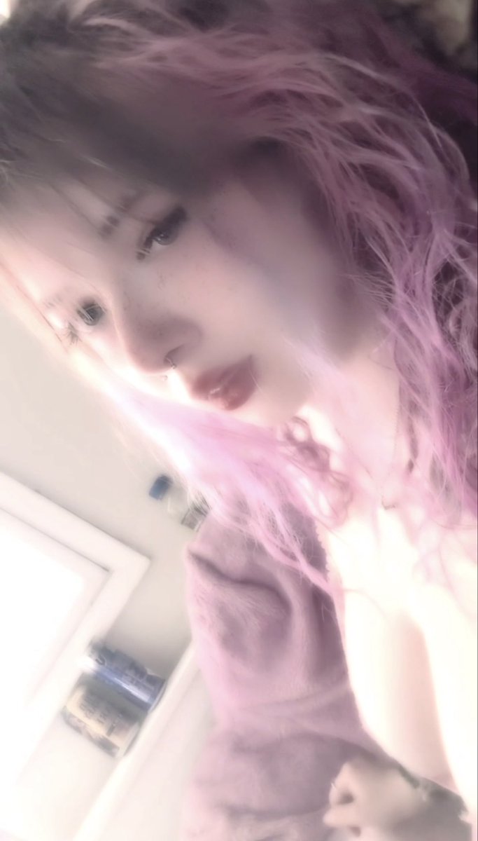 grannyashess's tweet photo. intro:

- 22
- i do not send !! i am not apart of nsfwtwt !!
- australian 
- happy to make friends/dms somewhat open lol !!
- if you’re a fan of: friends from work, noah kahan, audrey hobert, slushynoobz then we can happily be moots 
- bisexual n nonbinary:3 https://t.co/ujAXnROFtw
