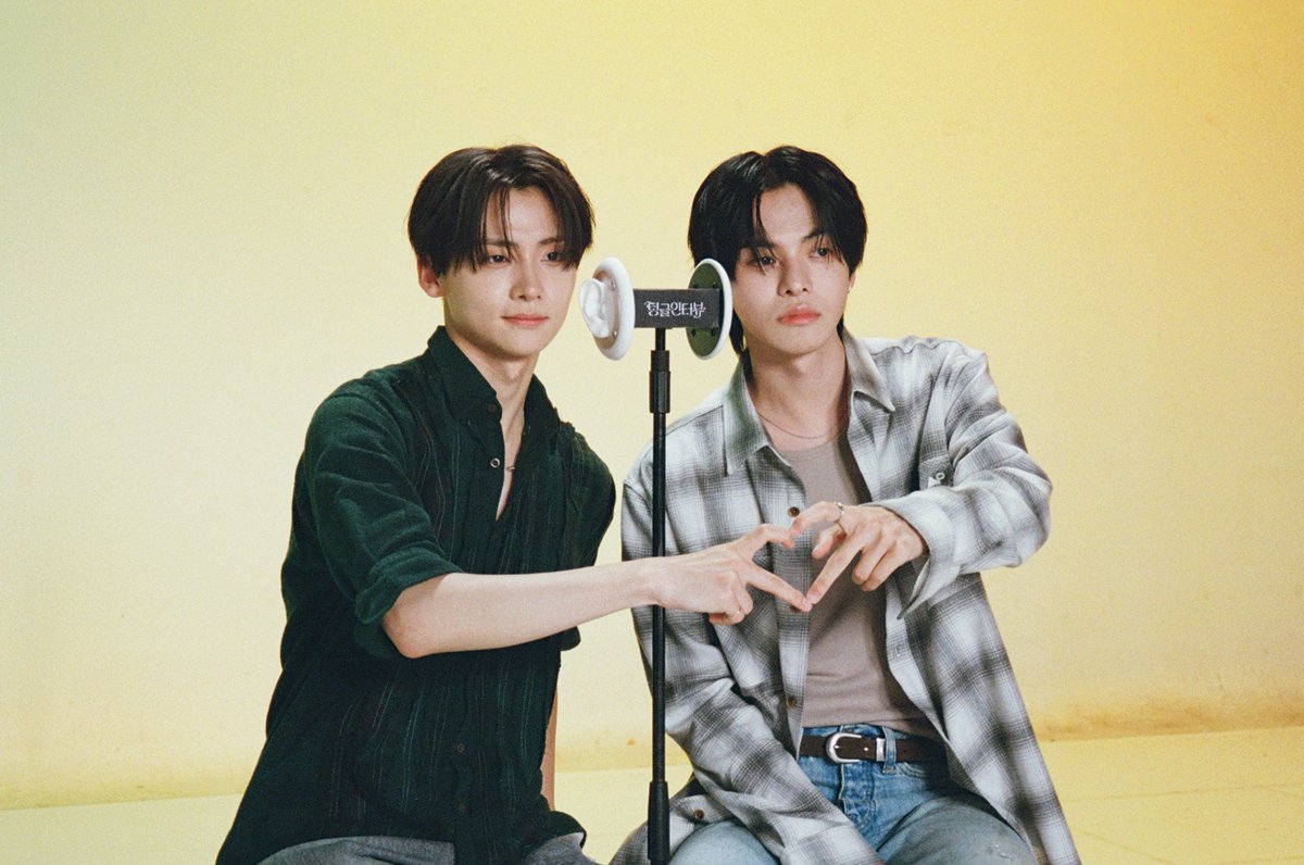M2MPD's tweet photo. 필름카메라로 기록한 8월의 추억📸 9월에도 쭈욱 엠투와 함께해요❣ #8월의엠투 #M2film #팅글인터뷰 #ALPHADRIVEONE #알파드라이브원 @ALD1_official https://t.co/q6jyn3YQDs