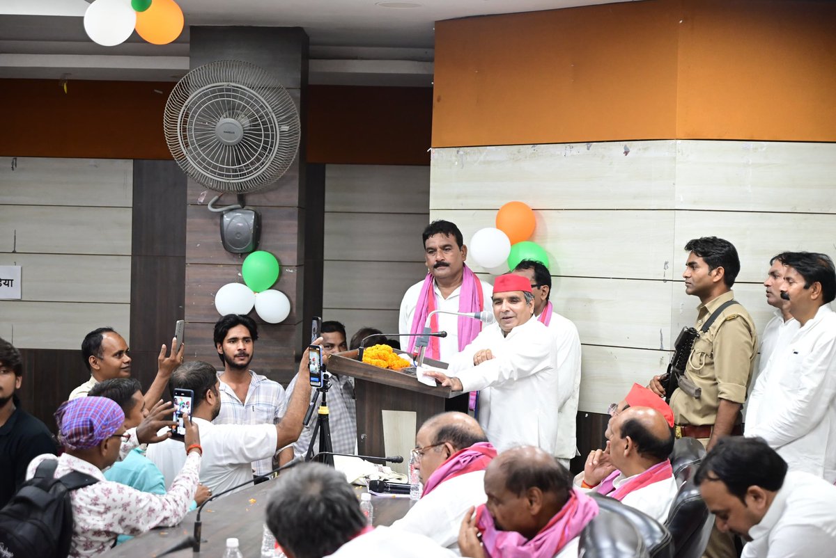 MPDharmendraYdv's tweet photo. 📍 नेहरू हॉल, शिक्षक संगोष्ठी आजमगढ़ https://t.co/Seek4FDMRz