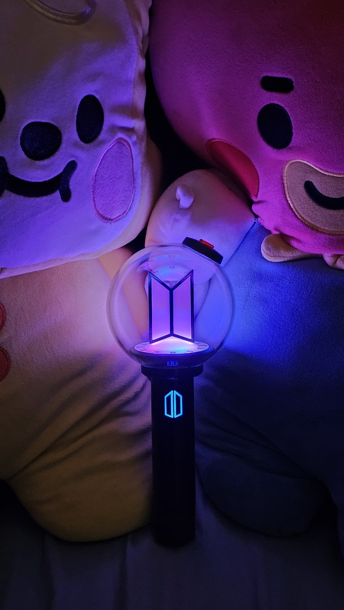 tineluvsmin's tweet photo. chimmy &amp; tata guarding my new army bomb

thank you po for the assistance, @lyjindarydeals 

#lyjindaryfeedbacks https://t.co/r6TORiEwO9