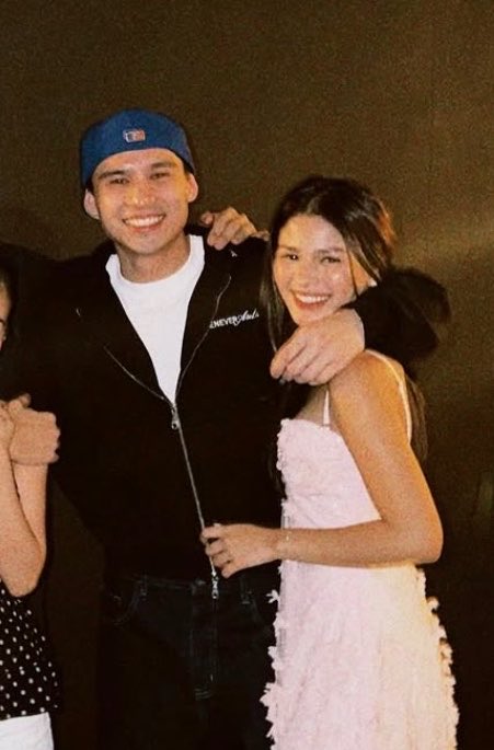 itgirlatira's tweet photo. AZRALPH SPOTTED IN BIANCA'S IG POST !! LOVEBIRDSSS 🫶 https://t.co/8HO4z90k5A