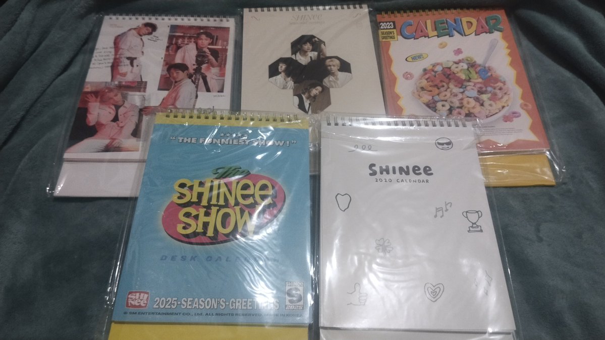Fullmoongirl3's tweet photo. WTS Season Greetings SHINee. Ada box, diary, calendar. Dijual karena mau pindahan. Yang mau boleh DM ya
#WTS #SHINee https://t.co/MCmy4KtCfO