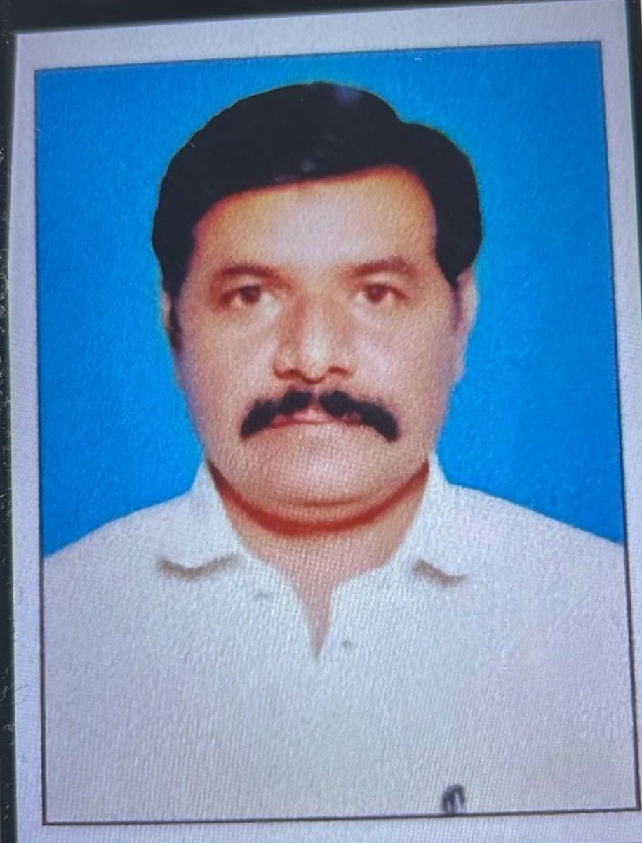 vinodfex's tweet photo. 🚨 DELHI, PLEASE HELP US FIND ARUN SHELAR

Arun Shelar boarded a train from Nagpur to Delhi on 28 August and may have reached Delhi on 29 August. Since then, his family has been desperately trying to trace him.

If you are in Delhi/NCR, please check with your contacts, railway networks and local groups. Even the smallest piece of information could help bring him home.

📞 Call/WhatsApp: 9922792429

Please RT and tag @DelhiPolice @RailMinIndia @RailwaySeva @RPF_INDIA and Delhi-based journalists, NGOs and local groups.

Please don’t just scroll past. Take a moment to RT. Your one share could reach someone who has seen Arun.

#MissingPerson #ArunShelar #Delhi #DelhiNCR #HelpFindArun
