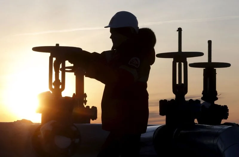 Investingcom's tweet photo. OIL RISES 3% AS U.S. STRIKES ON IRAN REVIVE HORMUZ SUPPLY DISRUPTION CONCERNS https://t.co/TkcVMsjwOy