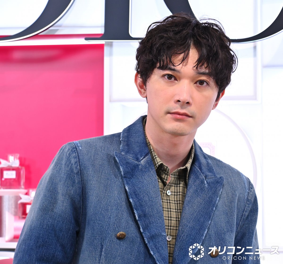 oricon's tweet photo. 吉沢亮、年齢の変化を受け入れ進化🔥
💭「外見も生身も深みのある人間に」
https://t.co/U98Bd45w3B
⠀
「ミスディオールオードゥパルファン」ローンチ イベント https://t.co/Jbiy3V2ikj