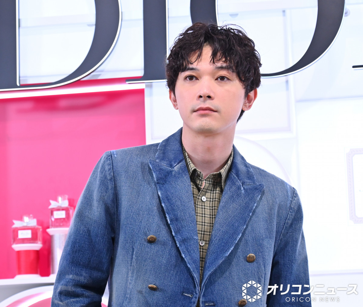 oricon's tweet photo. 吉沢亮、年齢の変化を受け入れ進化🔥
💭「外見も生身も深みのある人間に」
https://t.co/U98Bd45w3B
⠀
「ミスディオールオードゥパルファン」ローンチ イベント https://t.co/Jbiy3V2ikj